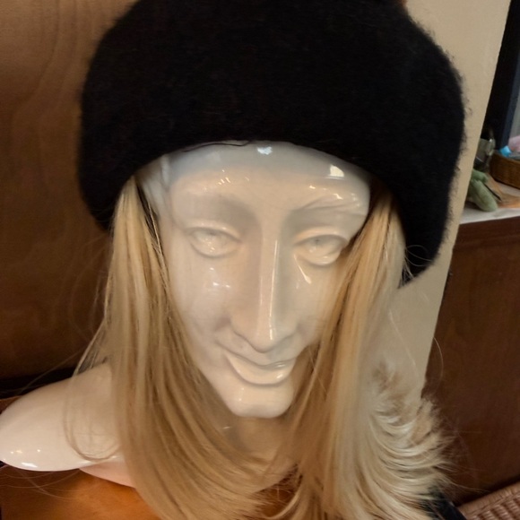 Black beret with wig main image 4